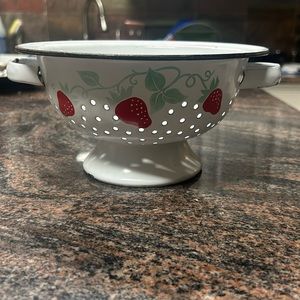 Vintage Teleflora 1983 Strawberry Country Strainer Drainer Colander enamel 4x9